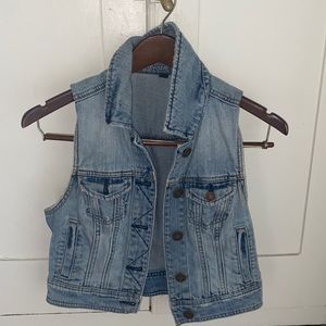 American Eagle Demin Vest